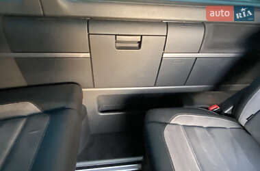 Минивэн Volkswagen Multivan 2020 в 