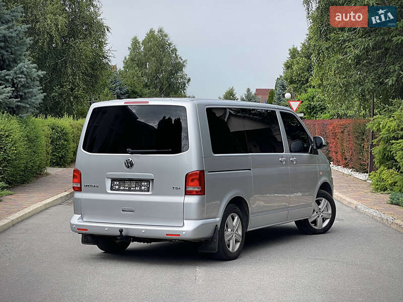 Мінівен Volkswagen Multivan 2011 в Дніпрі