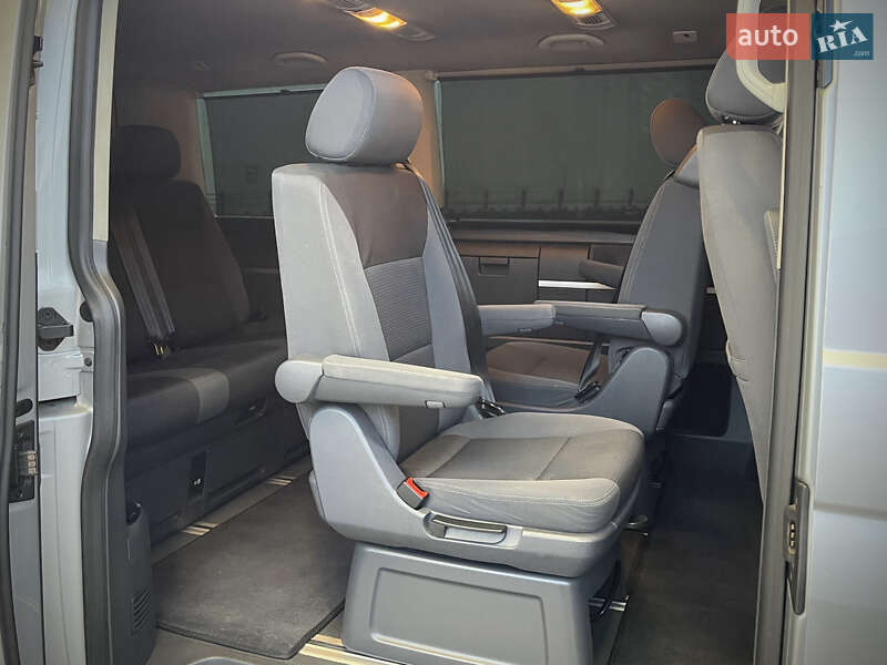 Мінівен Volkswagen Multivan 2011 в Дніпрі