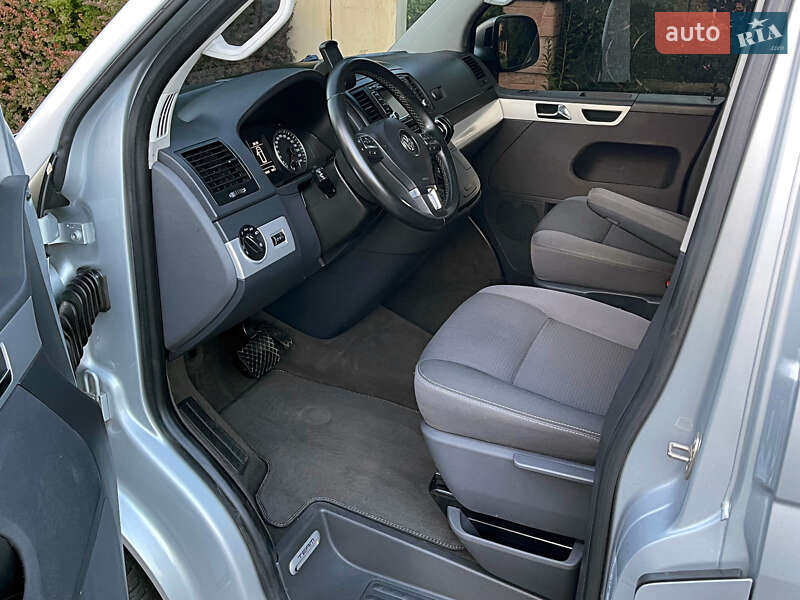 Мінівен Volkswagen Multivan 2011 в Дніпрі
