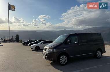 Мінівен Volkswagen Multivan 2011 в 