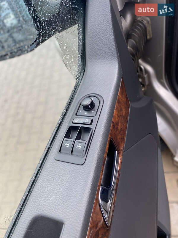 Минивэн Volkswagen Multivan 2012 в Киеве