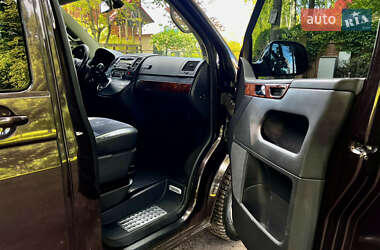 Мінівен Volkswagen Multivan 2010 в 