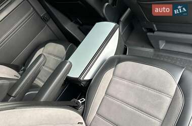 Мінівен Volkswagen Multivan 2020 в 