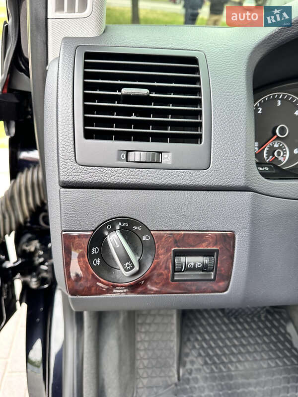 Минивэн Volkswagen Multivan 2012 в Харькове
