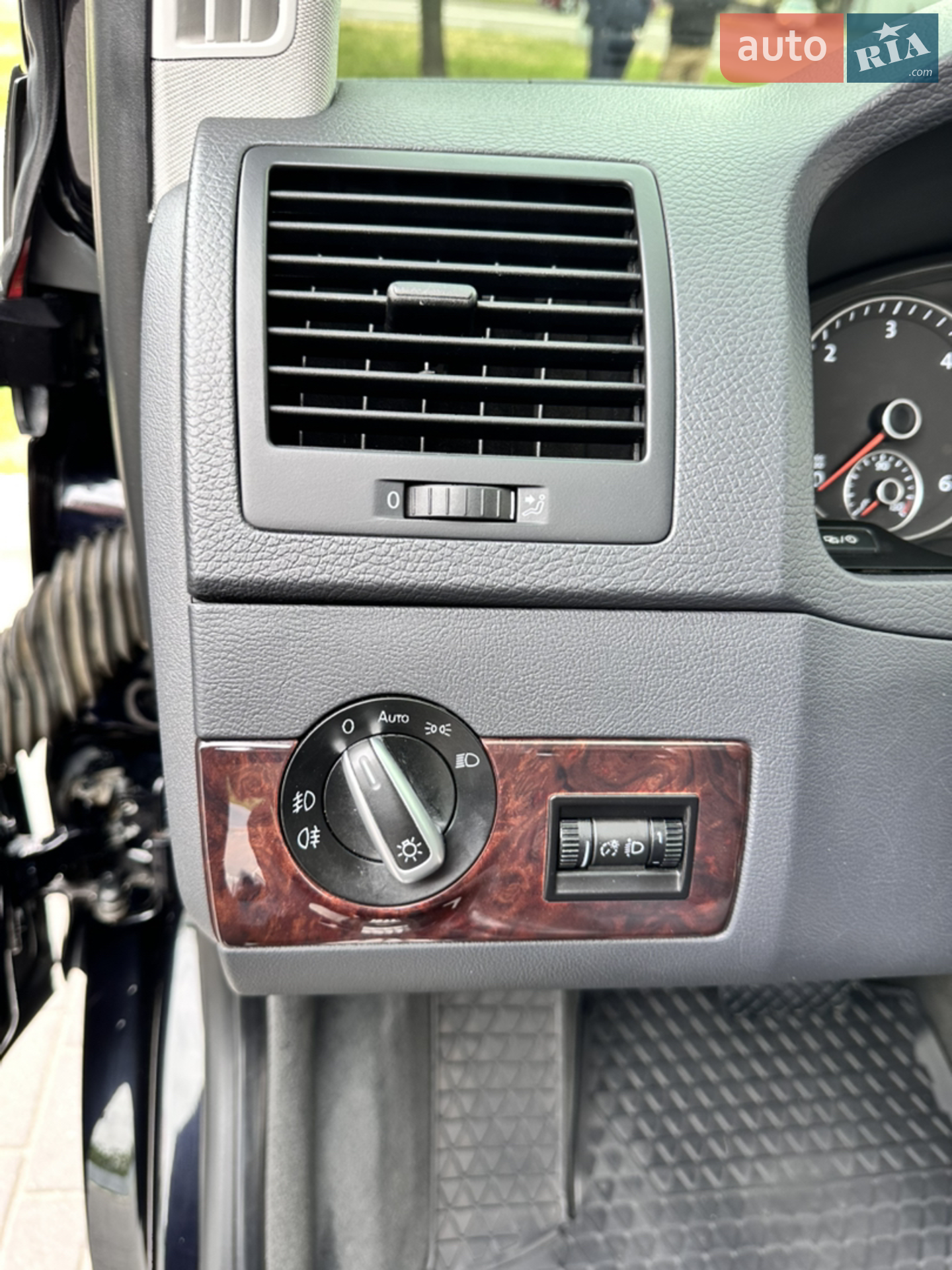 2012 Volkswagen Multivan - мініатюра 32