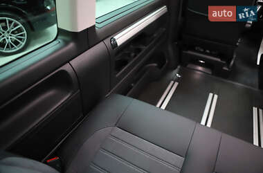 Минивэн Volkswagen Multivan 2020 в 
