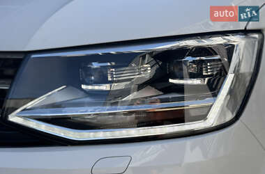 Минивэн Volkswagen Multivan 2016 в 