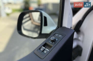 Минивэн Volkswagen Multivan 2016 в 