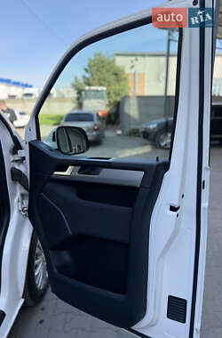 Минивэн Volkswagen Multivan 2016 в 