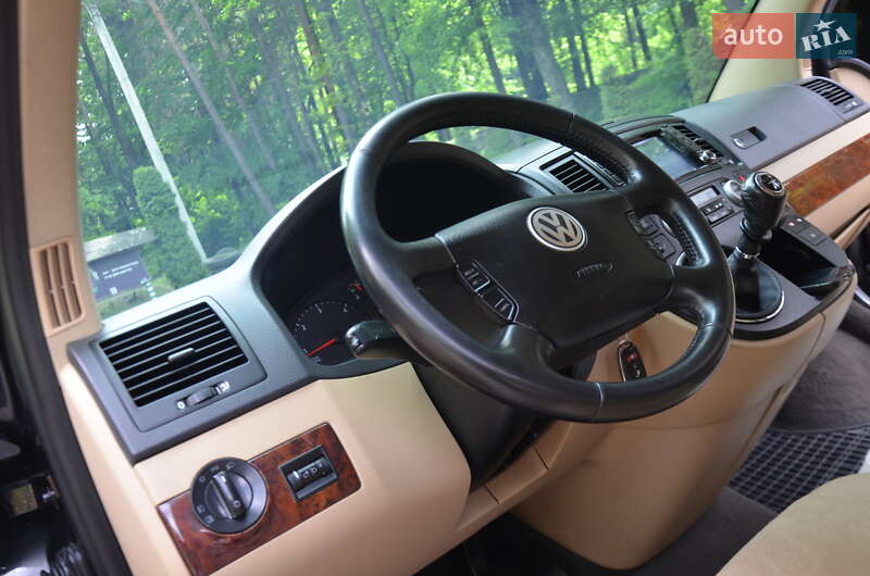 Минивэн Volkswagen Multivan 2008 в Трускавце