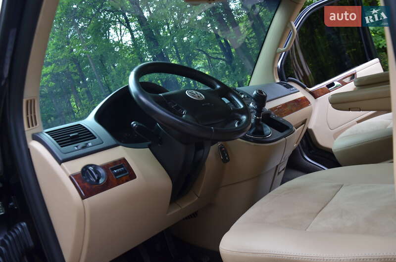 Минивэн Volkswagen Multivan 2008 в Трускавце