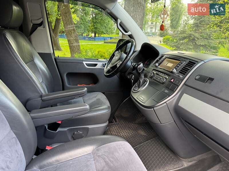 Мінівен Volkswagen Multivan 2012 в Києві
