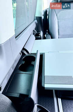Минивэн Volkswagen Multivan 2020 в 