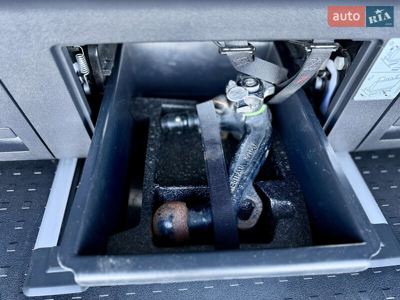 Мінівен Volkswagen Multivan 2020 в Чернівцях
