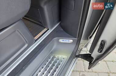 Минивэн Volkswagen Multivan 2012 в 
