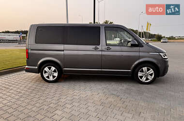 Мінівен Volkswagen Multivan 2022 в 