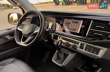 Мінівен Volkswagen Multivan 2022 в 