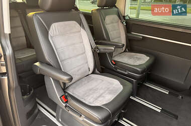 Мінівен Volkswagen Multivan 2022 в 