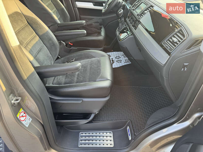 Минивэн Volkswagen Multivan 2018 в Луцке