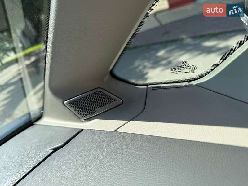 Минивэн Volkswagen Multivan 2023 в Черкассах