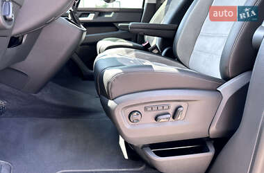 Минивэн Volkswagen Multivan 2023 в 