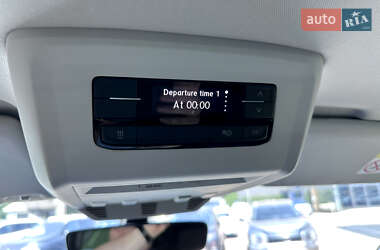 Минивэн Volkswagen Multivan 2023 в 
