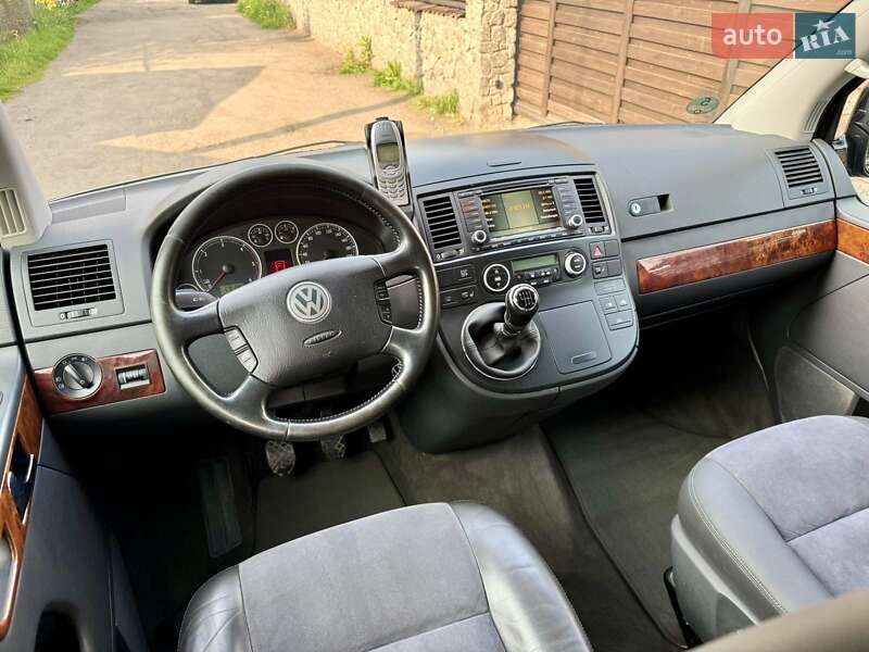 Минивэн Volkswagen Multivan 2009 в Казатине