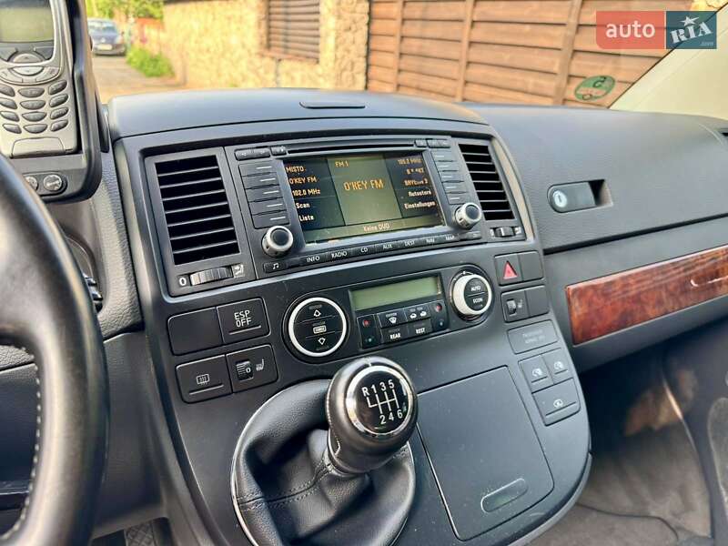 Минивэн Volkswagen Multivan 2009 в Казатине