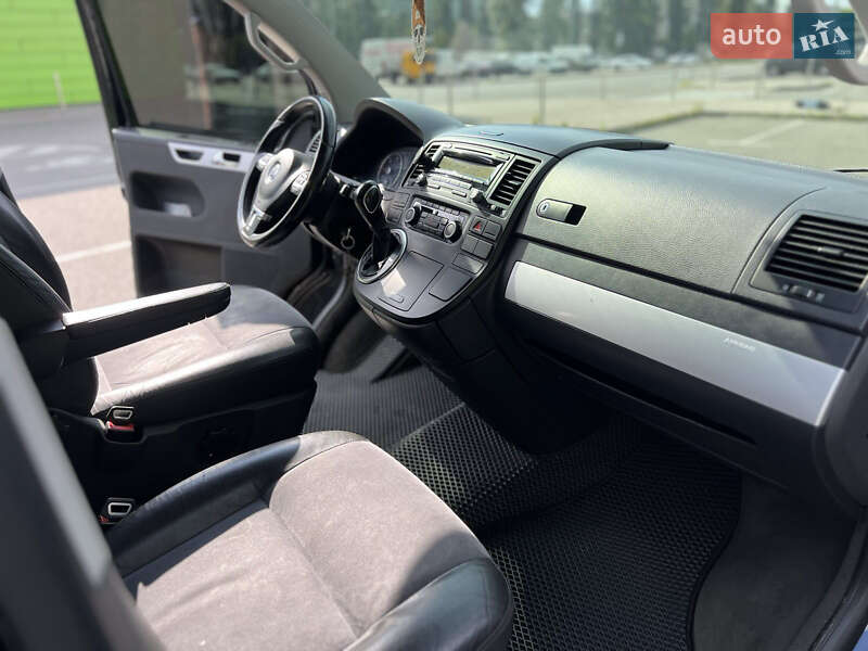 Минивэн Volkswagen Multivan 2010 в Киеве