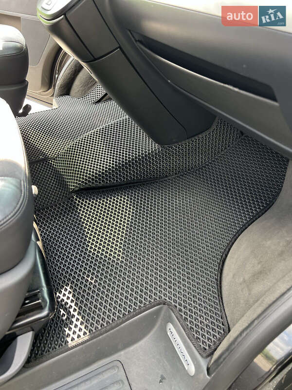 Минивэн Volkswagen Multivan 2010 в Киеве