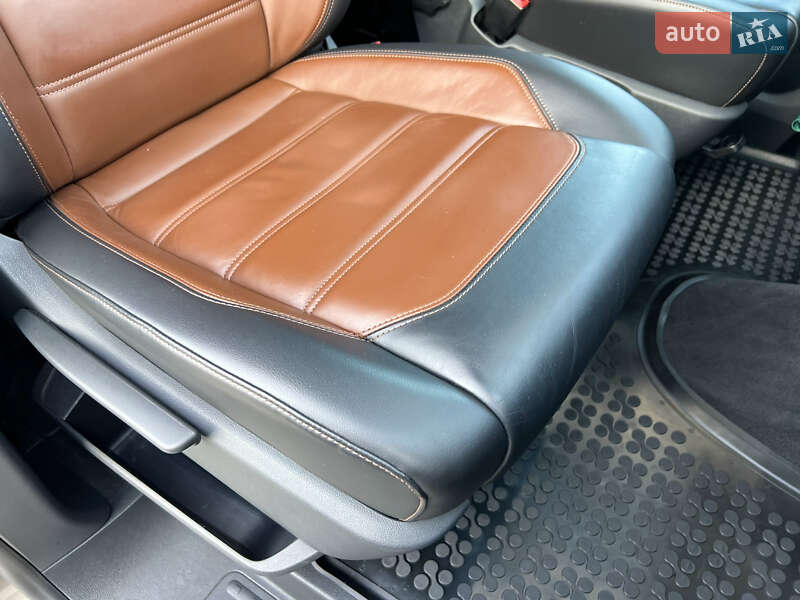 Минивэн Volkswagen Multivan 2020 в Киеве