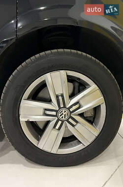 Минивэн Volkswagen Multivan 2016 в 