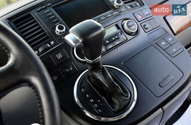 Минивэн Volkswagen Multivan 2009 в 