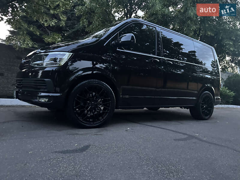 Минивэн Volkswagen Multivan 2016 в 