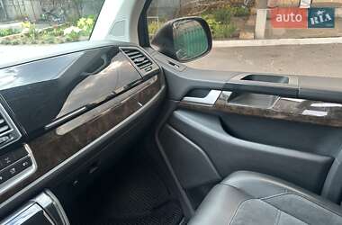 Минивэн Volkswagen Multivan 2017 в 