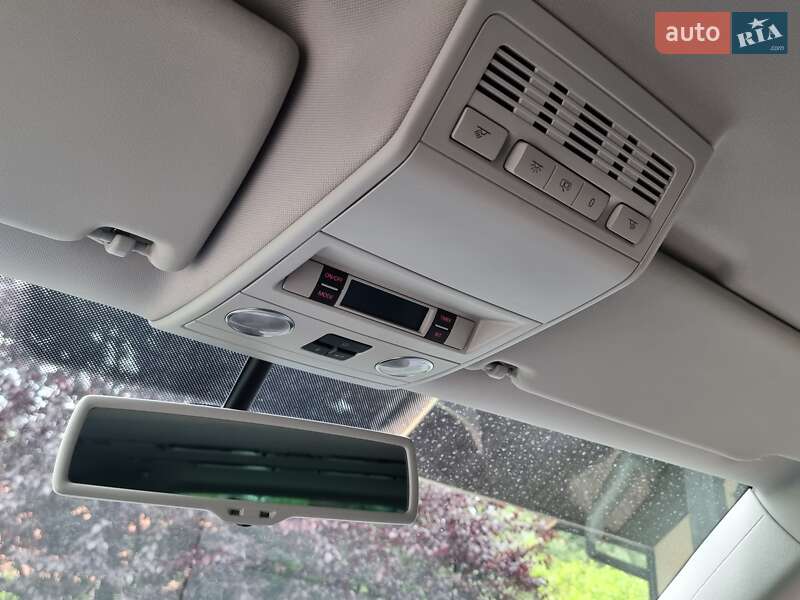 Минивэн Volkswagen Multivan 2012 в Киеве