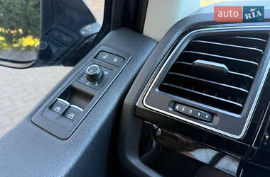 Минивэн Volkswagen Multivan 2016 в 
