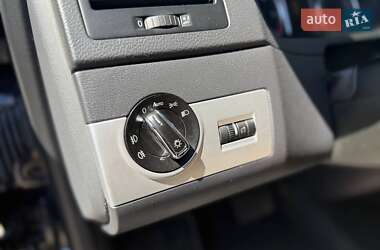 Минивэн Volkswagen Multivan 2012 в 