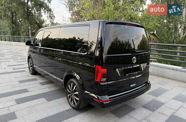 Минивэн Volkswagen Multivan 2023 в 