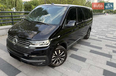 Минивэн Volkswagen Multivan 2023 в 