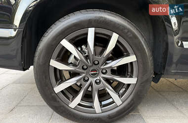 Минивэн Volkswagen Multivan 2023 в 