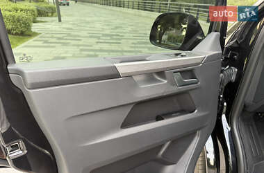 Минивэн Volkswagen Multivan 2023 в 