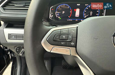 Минивэн Volkswagen Multivan 2023 в 