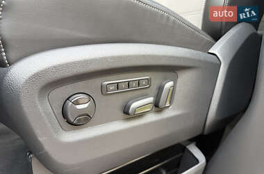Минивэн Volkswagen Multivan 2023 в 