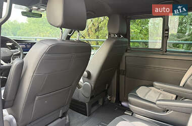 Минивэн Volkswagen Multivan 2023 в 
