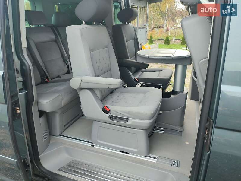 Минивэн Volkswagen Multivan 2004 в Камне-Каширском