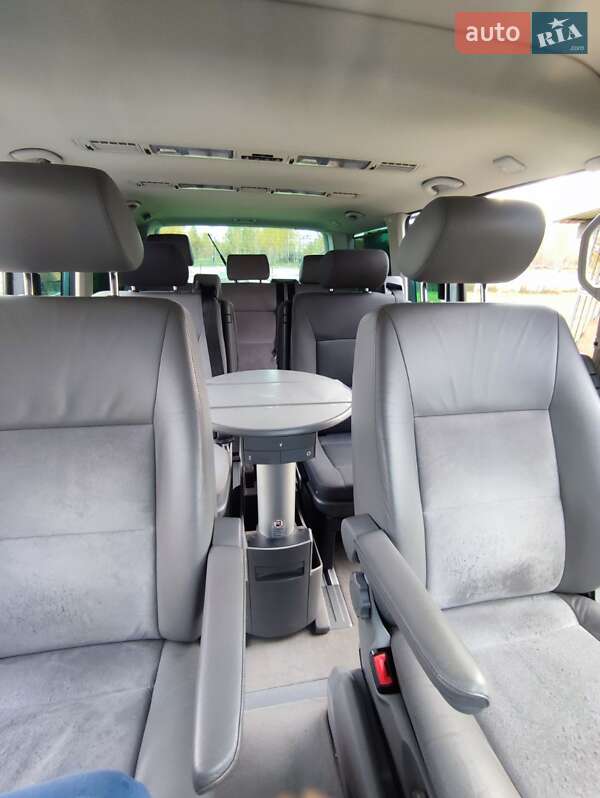 Минивэн Volkswagen Multivan 2004 в Камне-Каширском