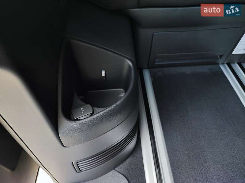 Минивэн Volkswagen Multivan 2019 в Черновцах