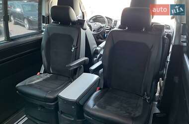 Минивэн Volkswagen Multivan 2019 в 
